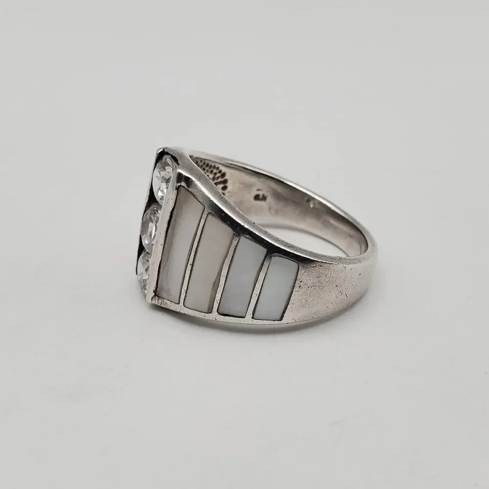 925 Sterling Silver Vintage Real MOP & Round-Cut CZ Ring Size 7